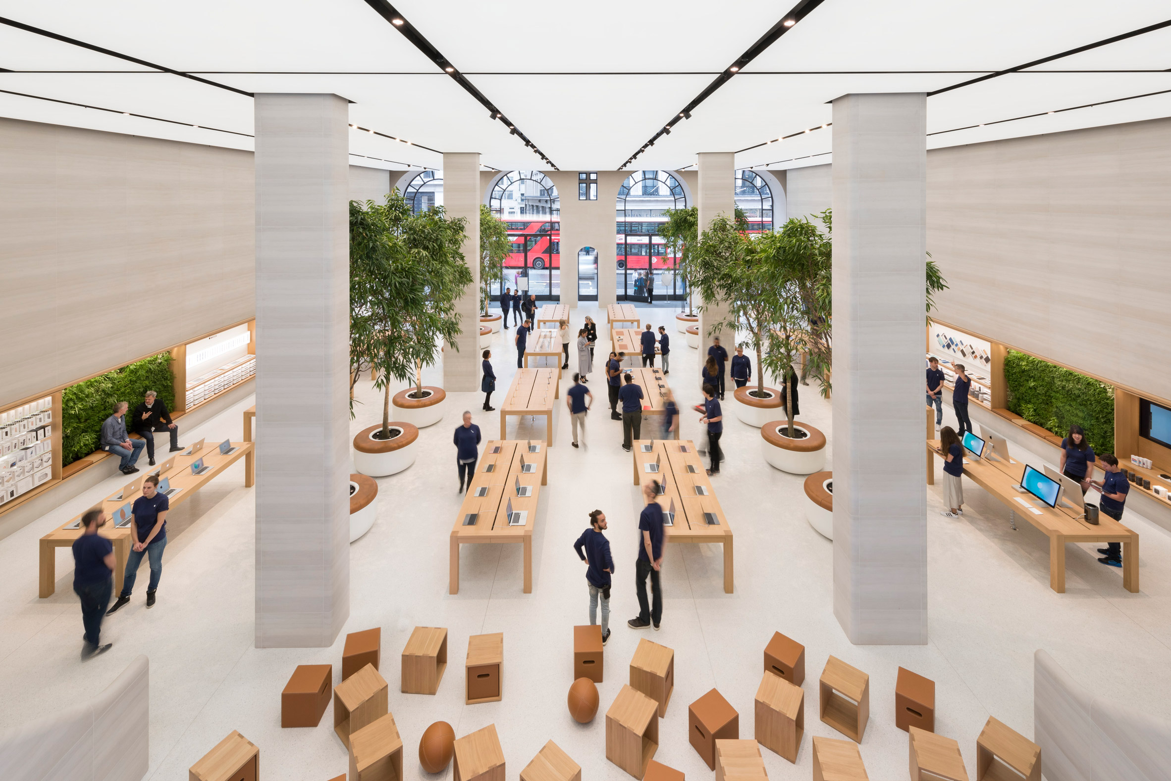 Apple store. Apple Store Regent Street. Apple Store 2022. Магазин эпл стор в Лондоне. Магазин Apple в Лондоне.